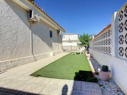 Bungalow With Private Pool - 5809