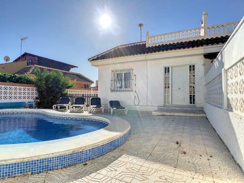 Bungalow With Private Pool - 5809