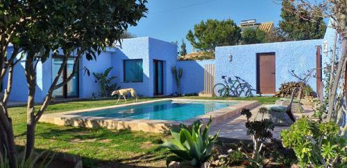 La Casita Azul