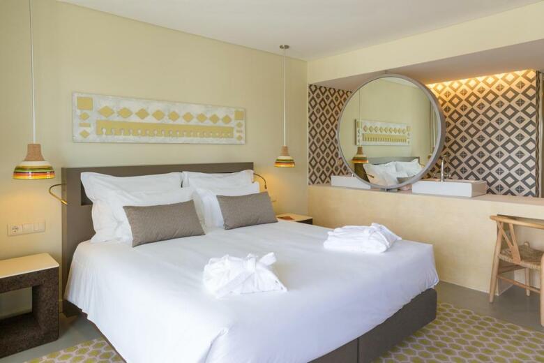Ozadi Tavira Hotel