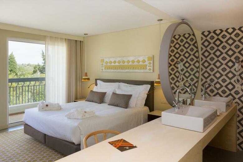 Ozadi Tavira Hotel