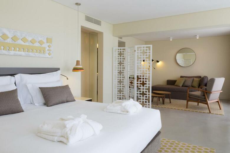 Ozadi Tavira Hotel