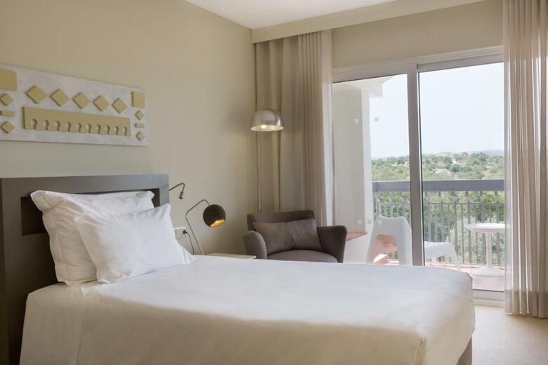 Ozadi Tavira Hotel