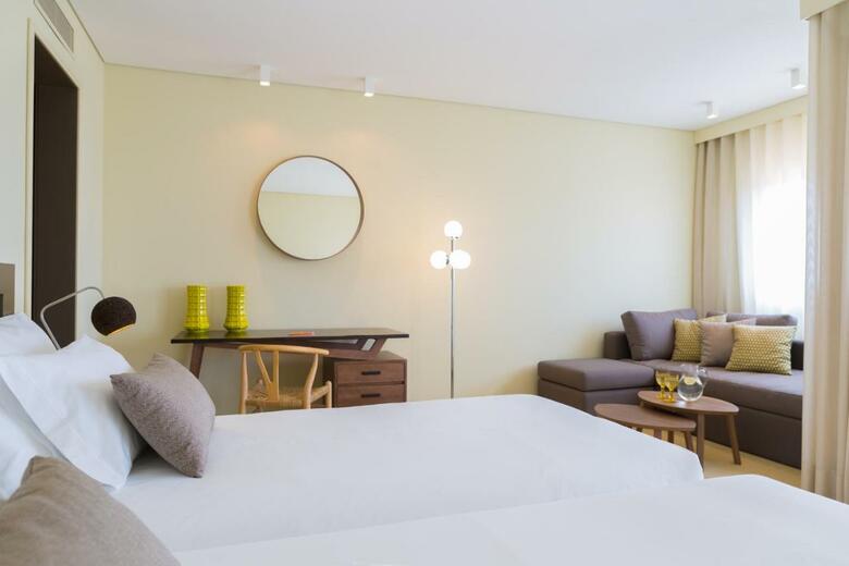 Ozadi Tavira Hotel