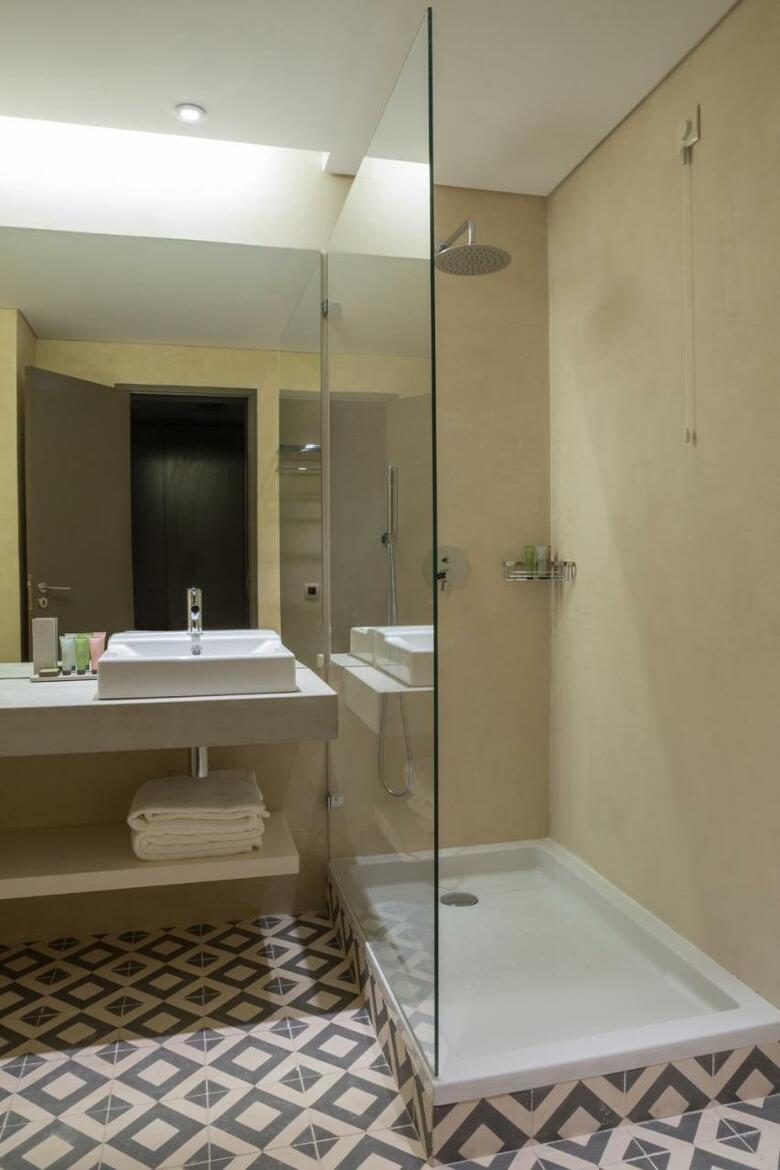 Ozadi Tavira Hotel