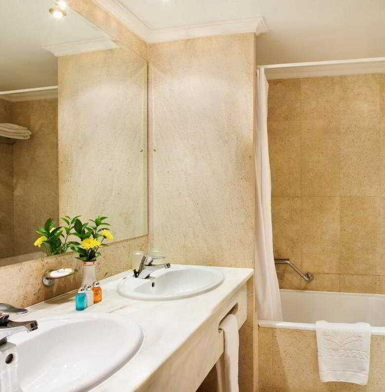 Hotel Ria Park Garden