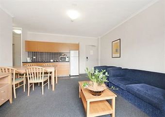 Quality Hotel Woden