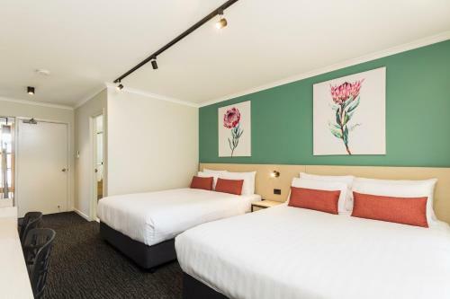 Balaclava Hotel