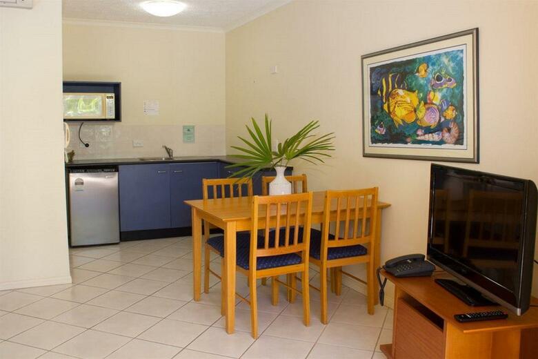 Aparthotel North Cove Waterfront Suites