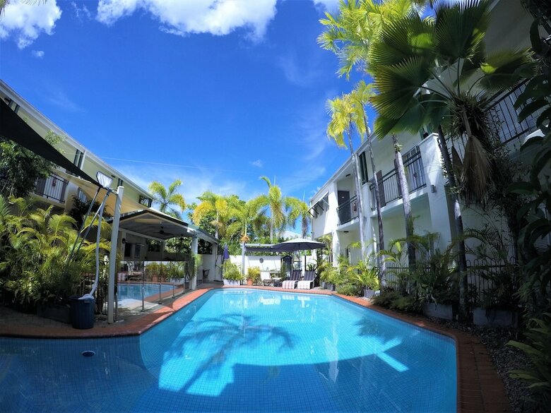 Hotel Crystal Garden Resort & Restaurant