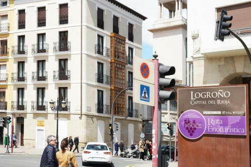 Apartamentos Reloj De Berger�n
