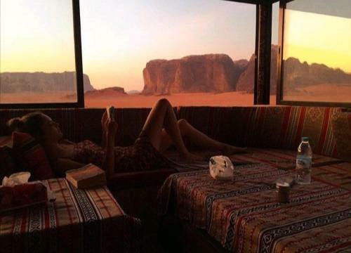 Bed & Breakfast Desert Colored