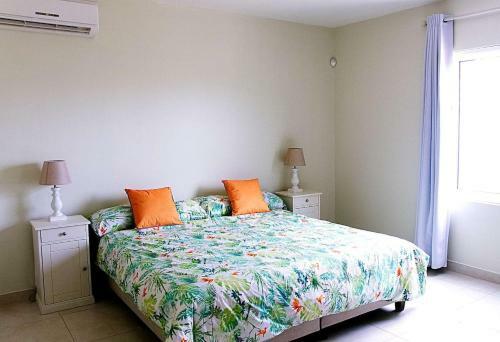 Charming Oceanfront Apartment, Great Location