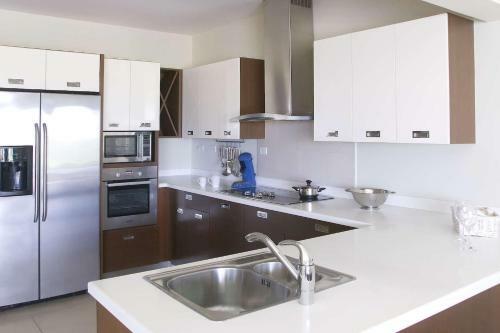 Charming Oceanfront Apartment, Great Location