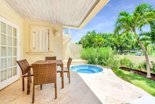 Villa Yellow Bells