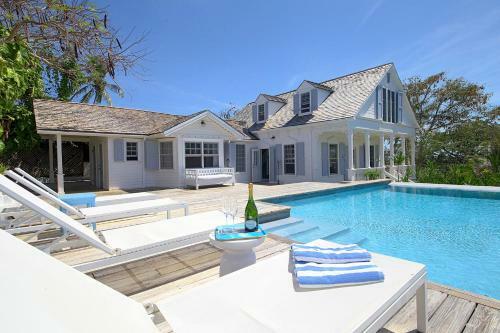 3/br 3/ba Character Home In Governors Harbour!