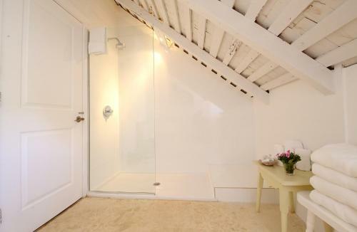 3/br 3/ba Character Home In Governors Harbour!
