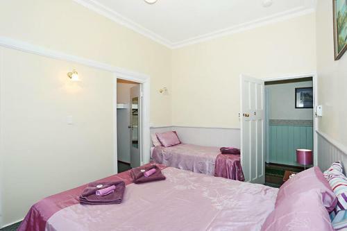 Hostal Jacaranda Guest House