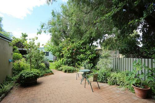 Hostal Jacaranda Guest House