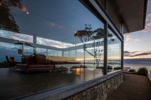 Villa Avalon Coastal Retreat