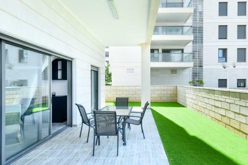 Luxury Living At Achziv Beach Apartment