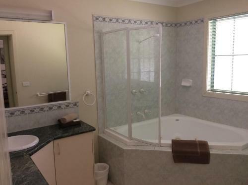 Hotel Winbi River Resort