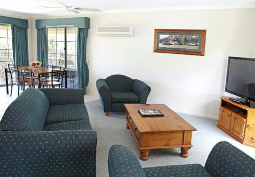 Hotel Winbi River Resort