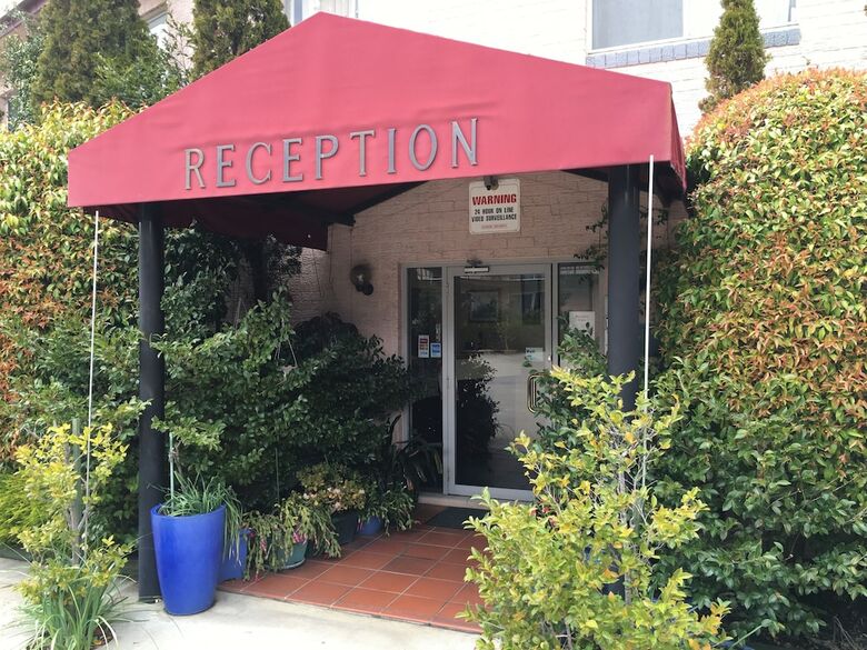 Crest Motor Inn