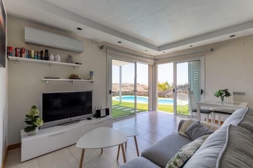 Villa Arcoiris - Renovated&private Pool