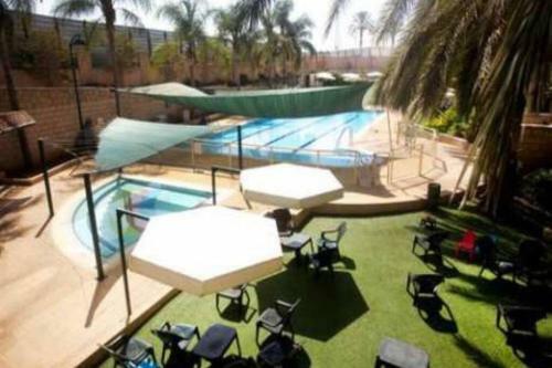Stylish Private Garden Apartment W/ A Pool & Gym.
