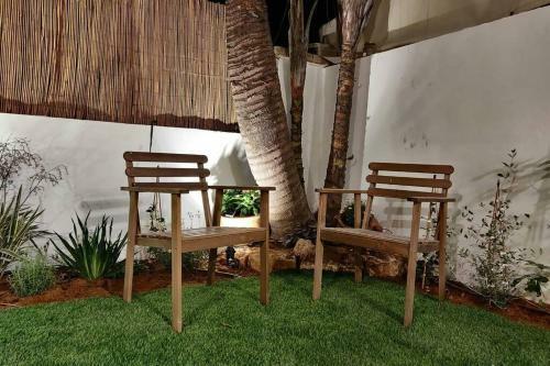 Stylish Private Garden Apartment W/ A Pool & Gym.