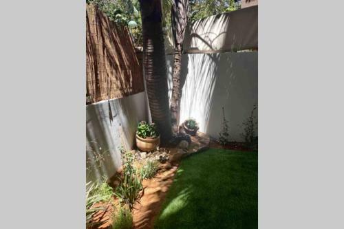 Stylish Private Garden Apartment W/ A Pool & Gym.