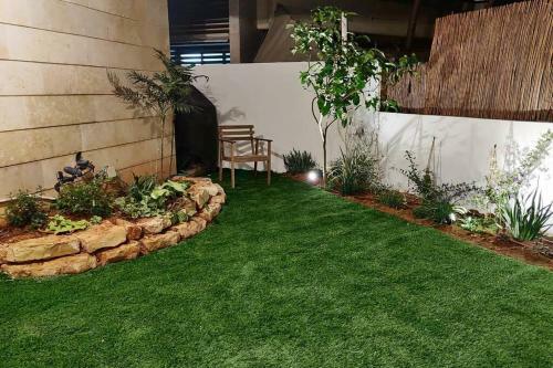Stylish Private Garden Apartment W/ A Pool & Gym.
