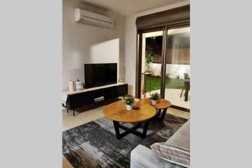 Stylish Private Garden Apartment W/ A Pool & Gym.