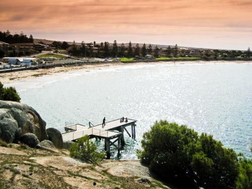 All Seasons Port Elliot Holiday House