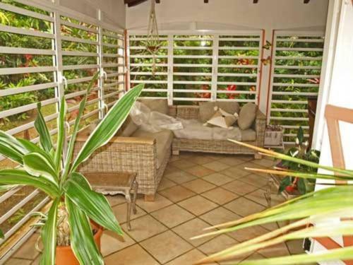 Villa Coloniale En Bois Du Pays