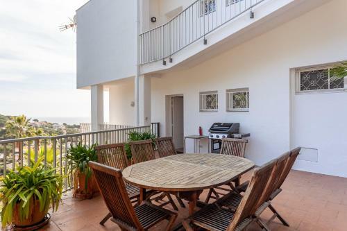 Villa Holiday House In A Garden With View