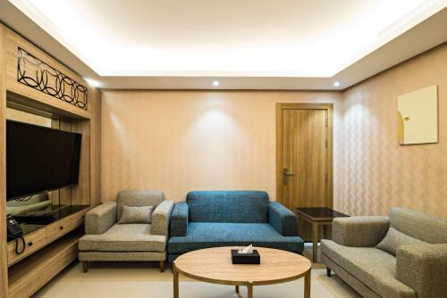 Mirnian Hotel
