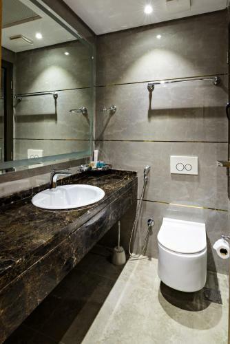 Mirnian Hotel