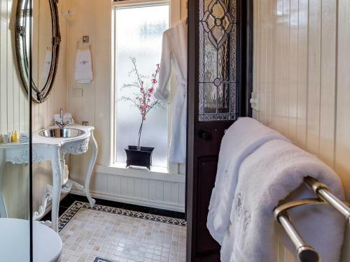 Hostal Silverleaf Cottage