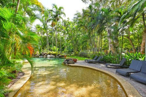 Cairns Golden Sands Beachfront Apartments