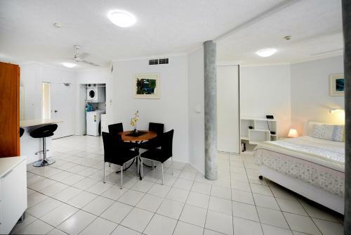 Cairns Golden Sands Beachfront Apartments