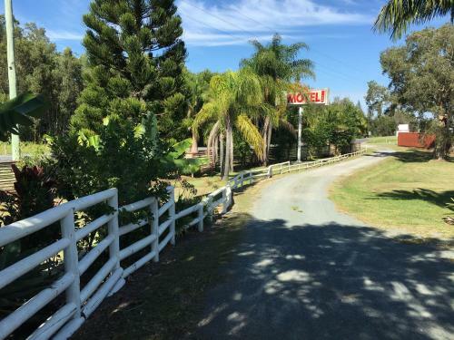 Palms Oasis Motel
