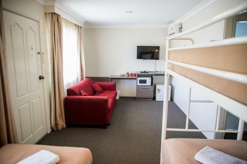 Lilac City Motor Inn & Steakhouse