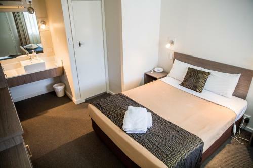 Lilac City Motor Inn & Steakhouse
