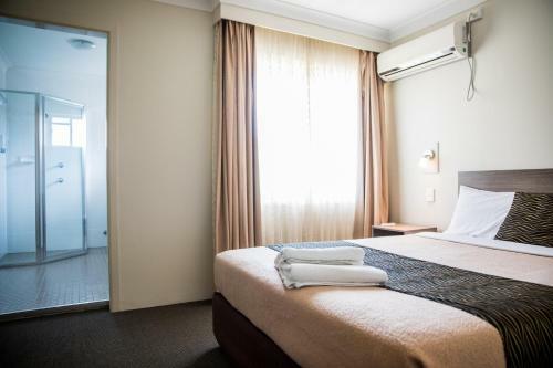 Lilac City Motor Inn & Steakhouse