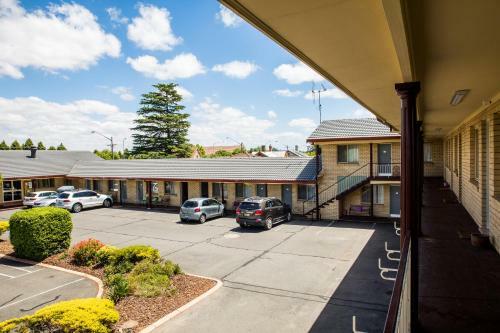 Lilac City Motor Inn & Steakhouse