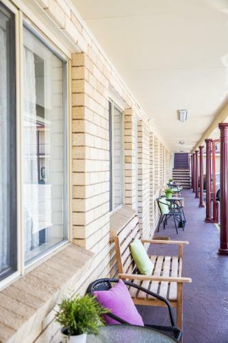 Lilac City Motor Inn & Steakhouse