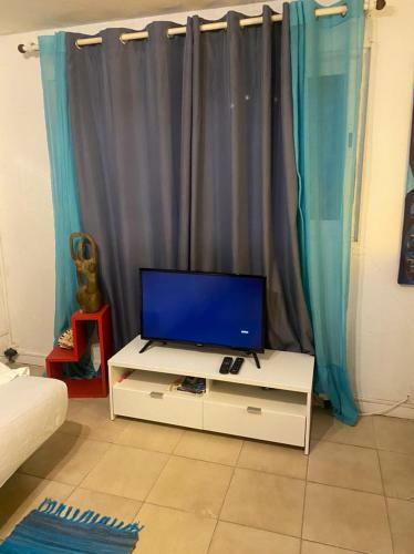 Hostal Location Bas De Maison