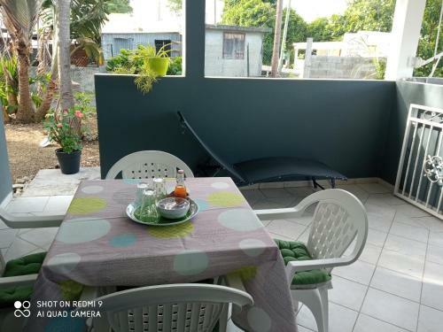 Comme Chez Vous.
